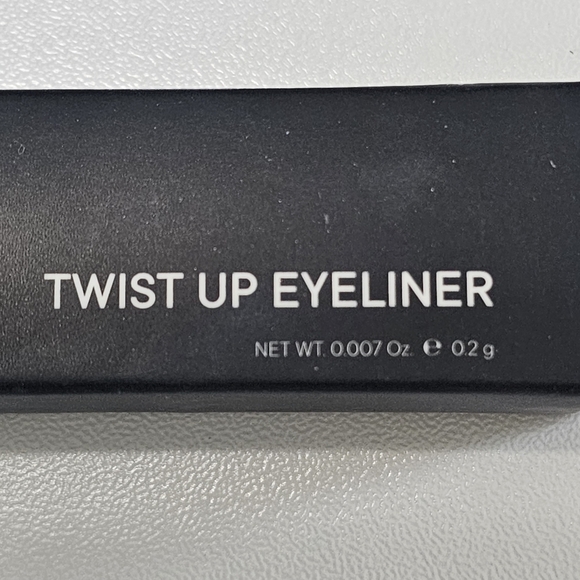 ๐ 4 for $25 ๐ CLEO NOIR TWIST UP EYELINER IN PURPLE - Picture 5 of 7